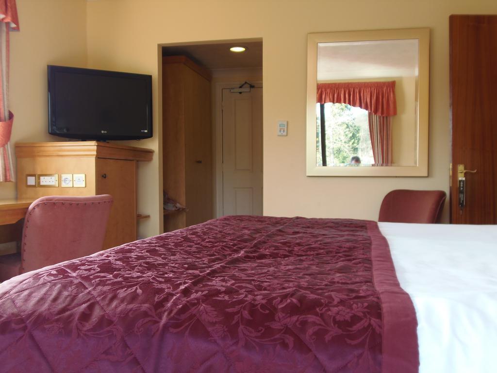 Lakeside International Hotel Camberley Zimmer foto