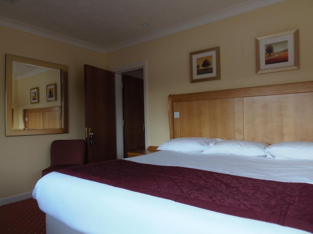 Lakeside International Hotel Camberley Zimmer foto