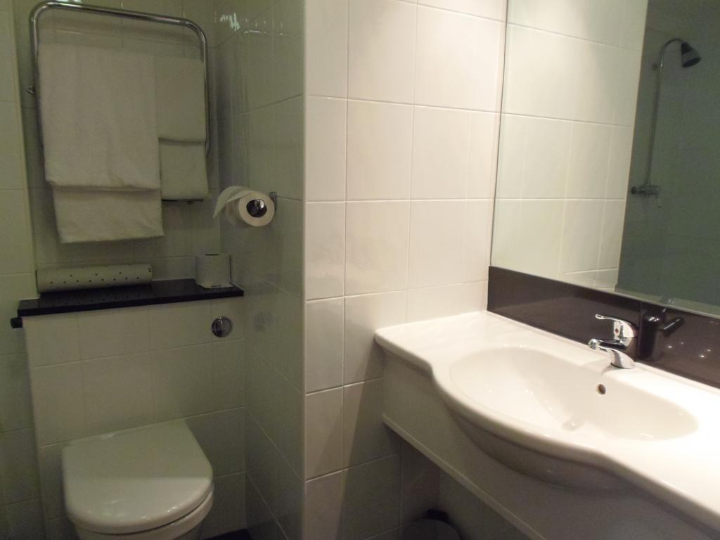 Lakeside International Hotel Camberley Zimmer foto