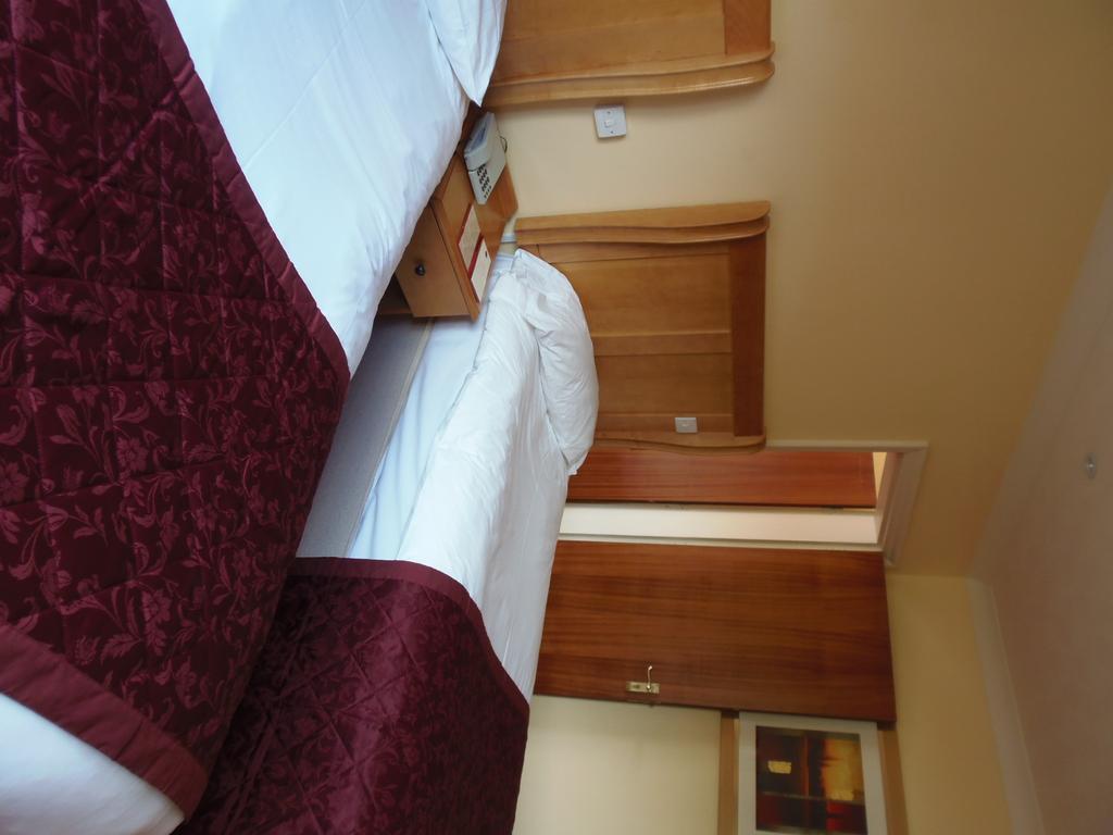 Lakeside International Hotel Camberley Zimmer foto
