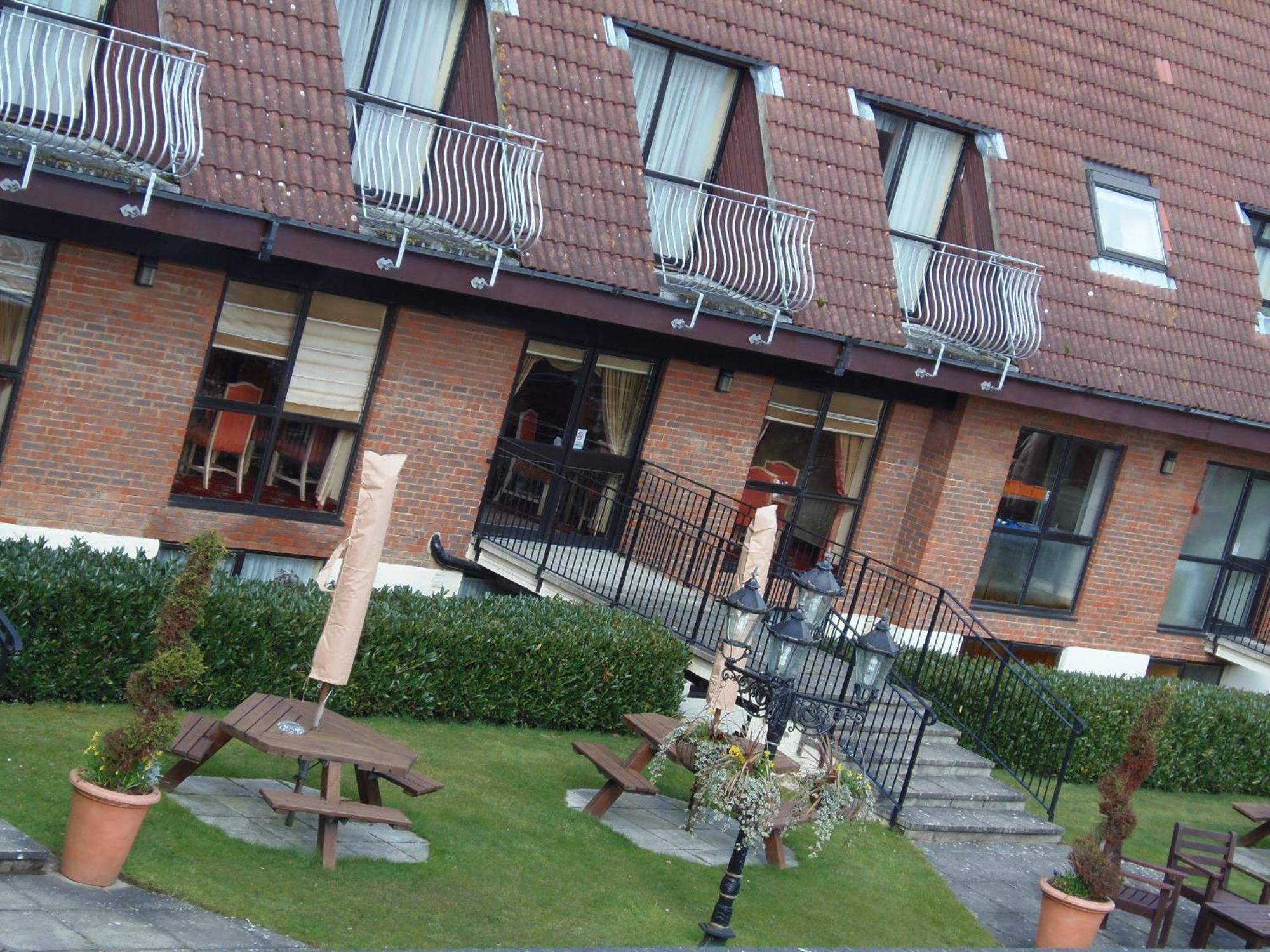 Lakeside International Hotel Camberley Exterior foto