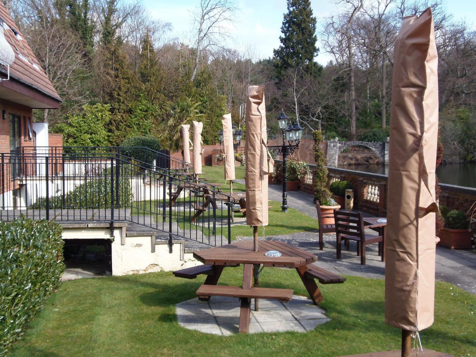 Lakeside International Hotel Camberley Exterior foto